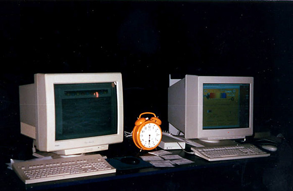 38. Jarrte le temps (Eu paro o tempo) Criao na internet e In situ, maro de 1998. Instalao nos locais do Pub Renault na Champs Elyses em Paris.